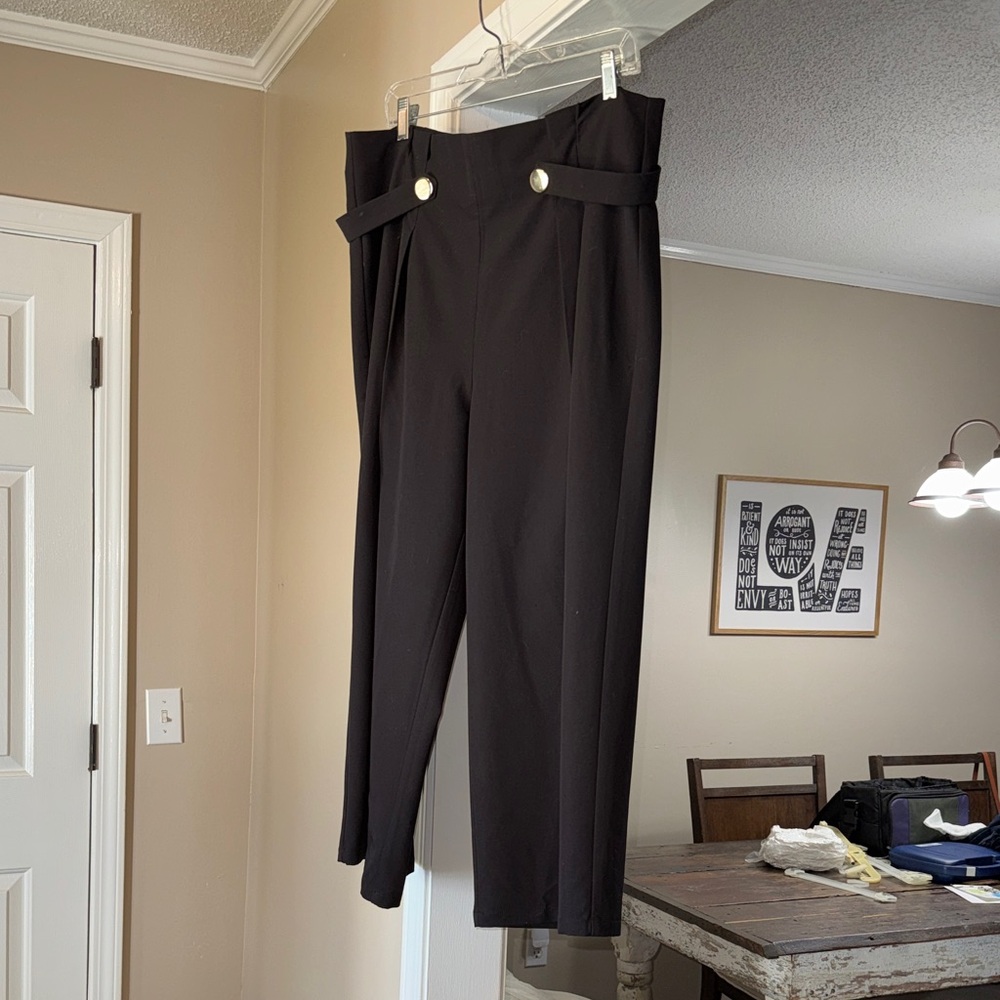 Worthington Black Cropped Pants with Gold Button Accents